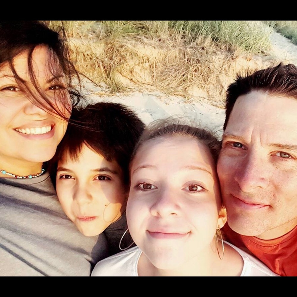 We are a family... in love with adventure 🚀.